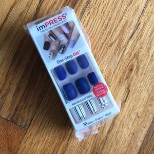 Kiss imPRESS press on manicure